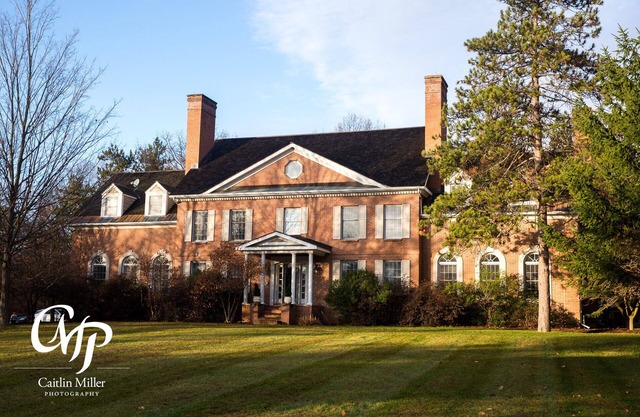 BEAUTIFUL ESTATE: POOL, POND, ARCADE, GYM, TRAILS! REDUCED RATE FOR SMALL GROUPS