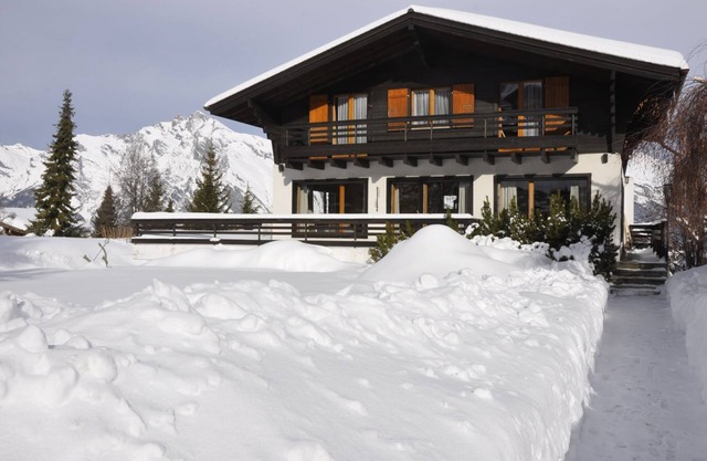 Beautiful family chalet in the heart of Haute Nendaz with breathtaking views of the Alps.