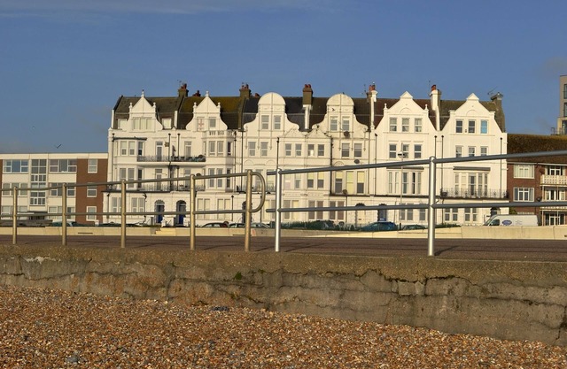 Beautiful Family Friendly Seafront Flat With Stunning Views