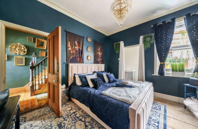 Beautiful family home close to shops, restaurants,transport and city centre