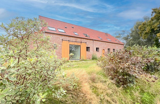 Beautiful farmhouse for groups with indoor pool