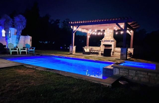 Beautiful Farmhouse w/pool on 6 acres ranch