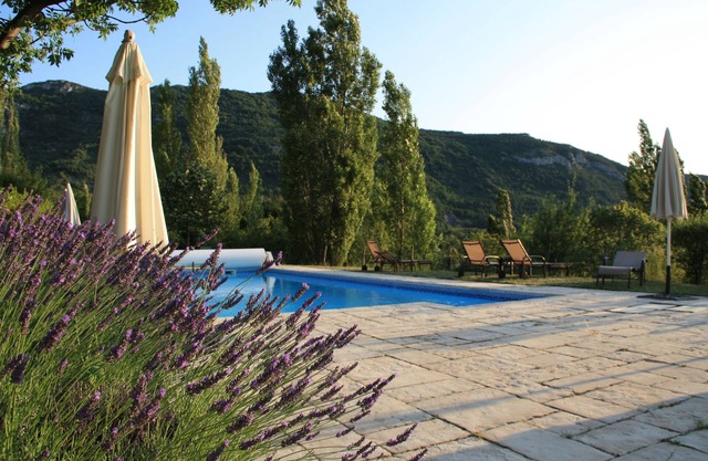 Beautiful house in an exceptional place - jacuzzi & pool-in Drôme Provençale
