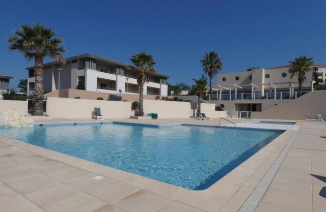 Beautiful apartment near the Gulf of St-Tropez in residence with large swimming pool