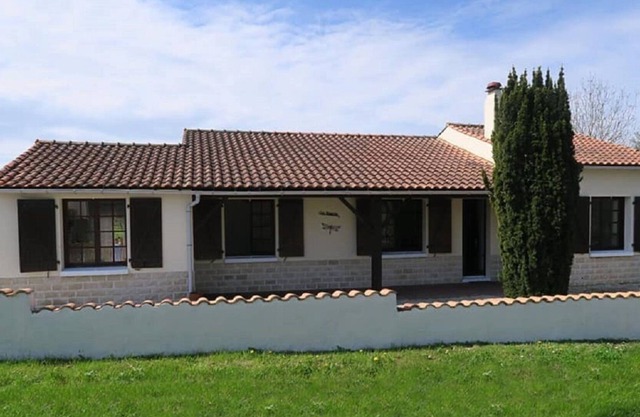 Beautiful Villa with heated pool - just 10 minutes from the sea!