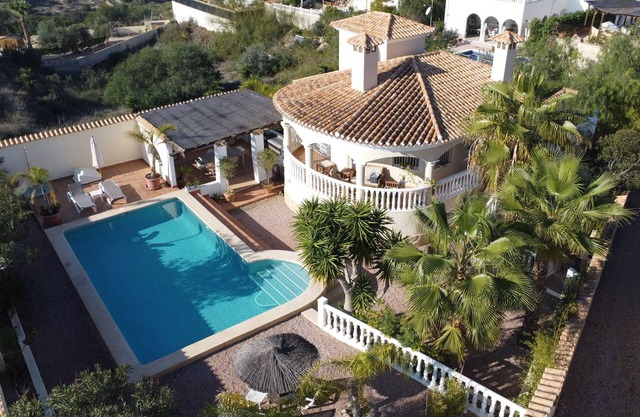 Beautiful fully airconditioned villa with private pool and secluded gardens