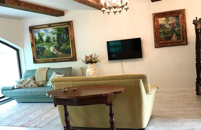 Beautiful fully furnished 2 Bdrm Villa with Pool, Snagov Bucharest Romania