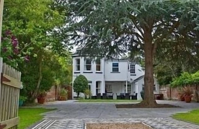 Beautiful Georgian Grade II Listed Detached House sleeps 18