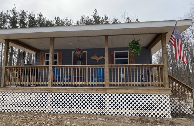 Beautiful Getaway In the UP! Right on Snowmobile and ORV Trails