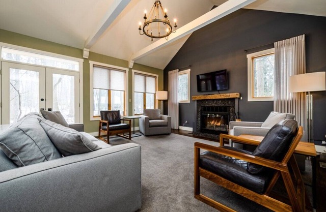 Beautiful Harbert Home Close to Sandy Lake Michigan Beach!