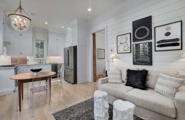 Beautiful high end CARRIAGE HOUSE in Old Seagrove