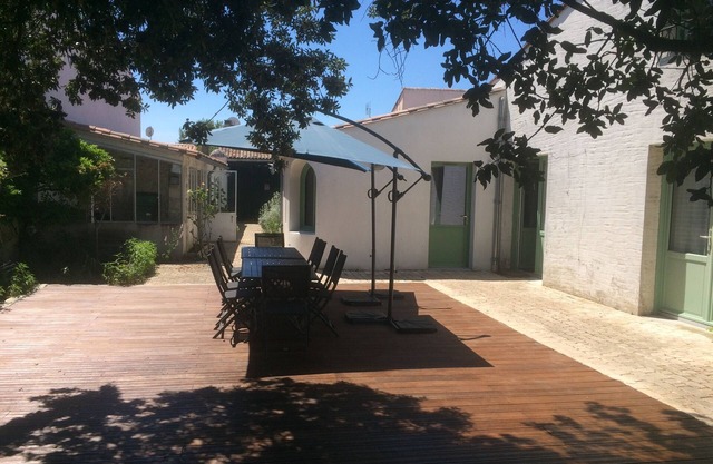 Beautiful house rethaise nestled in the village of La Noue