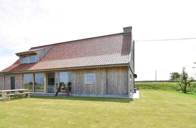 Beautiful Holiday Home in Diksmuide with Terrace, Garden