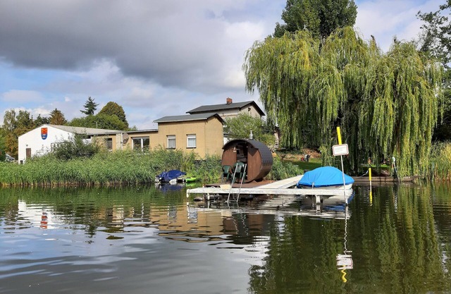 Beautiful holiday home right on the water with its own jetty