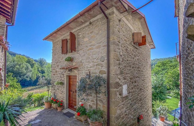 Beautiful Home In Caprese Michelangelo