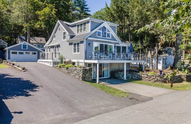Beautiful Home 30 Feet from the sand at Spofford Lake!