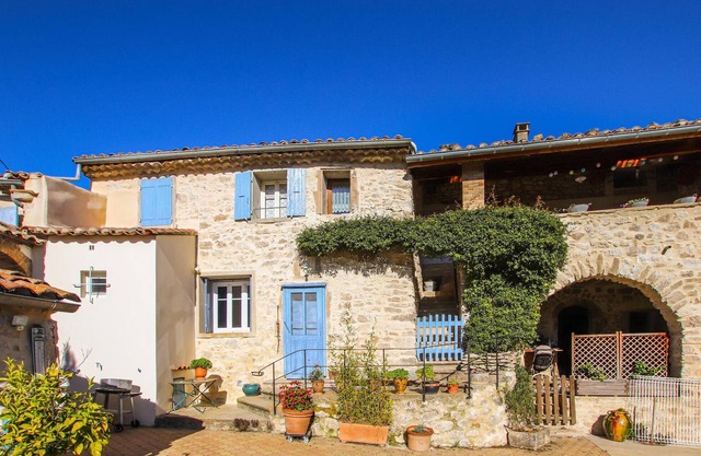 Beautiful home in Salles sous Bois