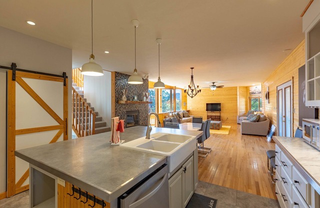 Beautiful Home, Great Forest View, Game Room