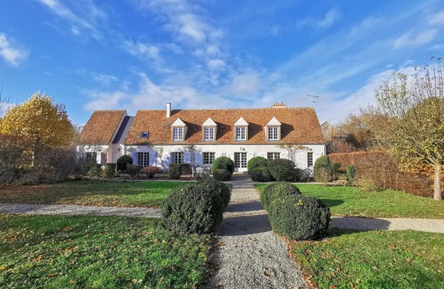Beautiful home in Yèvre-la-Ville