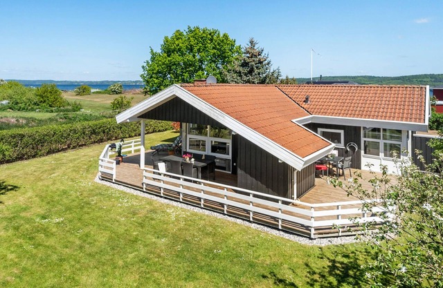 Beautiful home in Børkop with WiFi