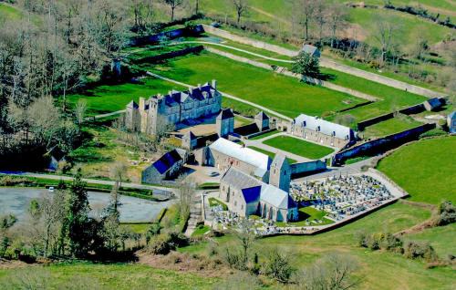 Beautiful Home In Gonneville-Le-Theil