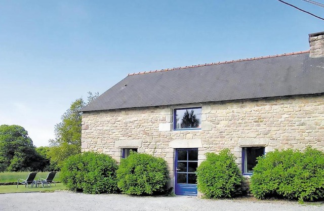 Beautiful home in Lanvaudan with 2 Bedrooms, WiFi and Outdoor swimming pool