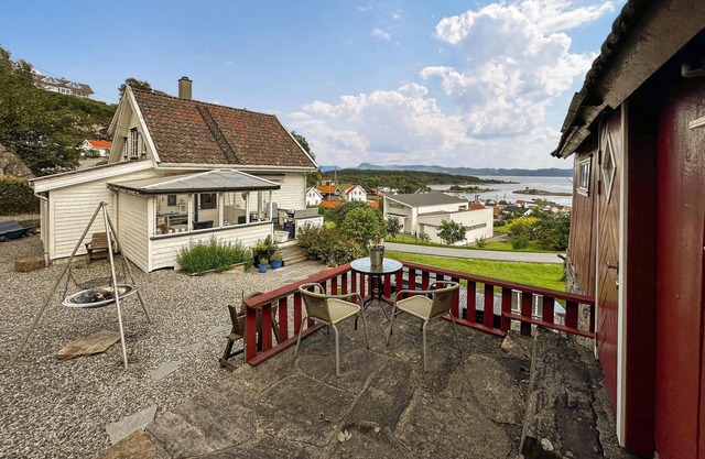 Beautiful home in Nedstrand with WiFi