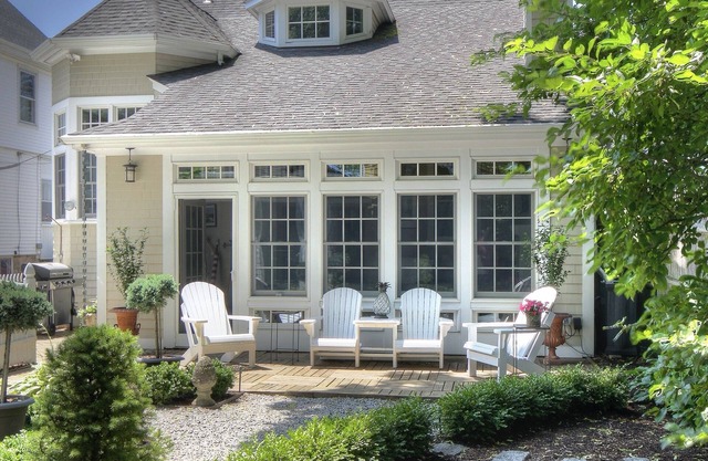 Beautiful home in NEWPORT near water, walk to town