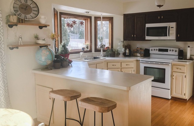 Beautiful home in twin cities suburbs! Close to airport and Mall of America!