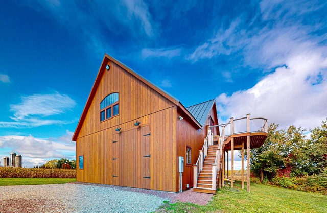 Beautiful home in wine country w/deck, peaceful views & close to town