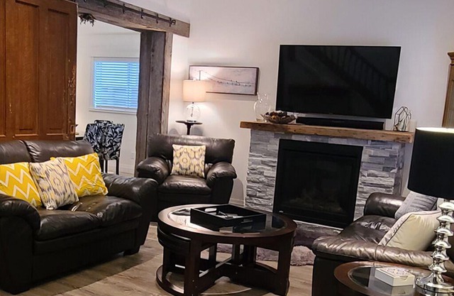 Beautiful home, minutes away from Blue Mountain, Collingwood waterfront,and more