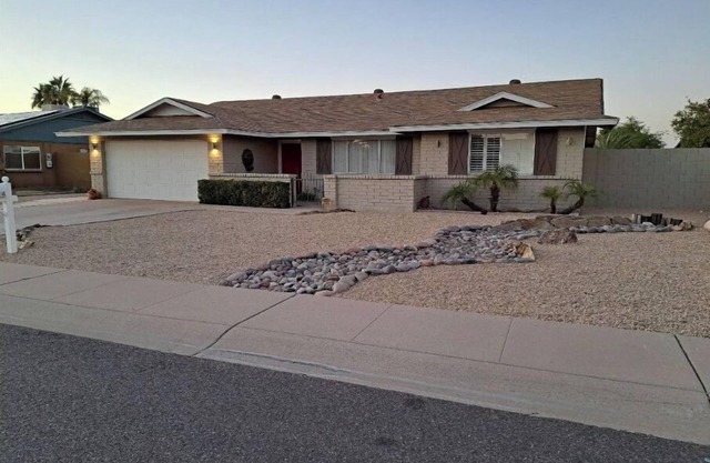 Beautiful home-minutes from Westgate and Arrowhead mall