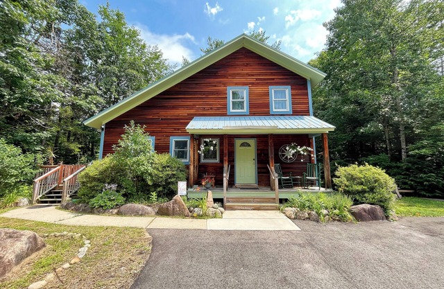 Beautiful Home on Rocky River, Mins from Story Land & Living Shores Aquarium