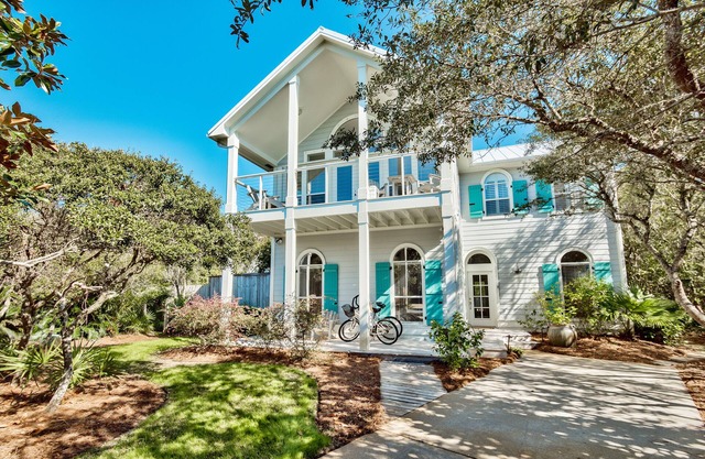 Beautiful home; private pool & private beach. Away from the crowds!