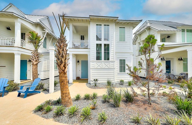 Beautiful home with pools, golf, fitness area, washer/dryer, & WiFi