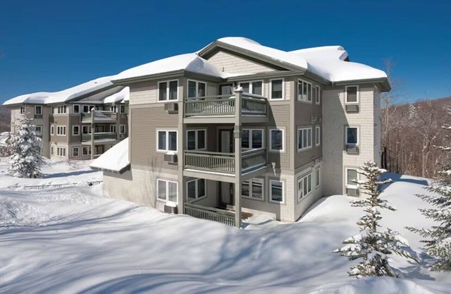Beautiful hotel in Vermont Smugglers Notch 1BD near Disc Golf Center