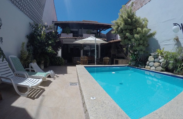Beautiful house with pool and 7 rooms in Arraial - are five suites.