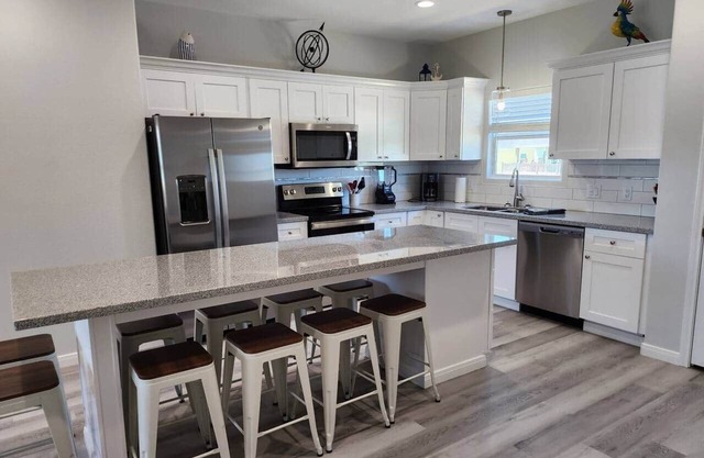 Beautiful house, Sleeps 14! Pet&kid friendly!
