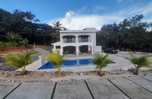 Beautiful house between beach and mountains