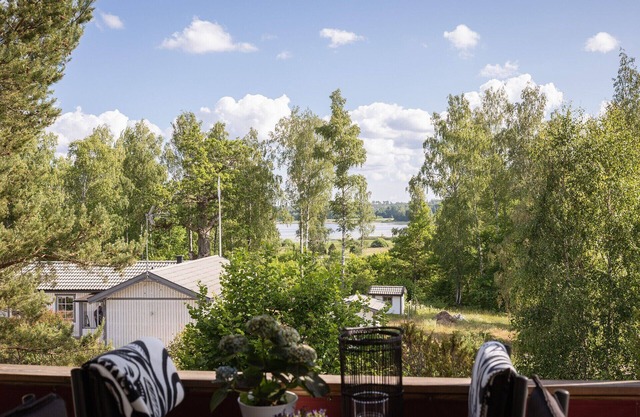 Beautiful house next to Burvik Golf of a high standard with a lake view | SE13010