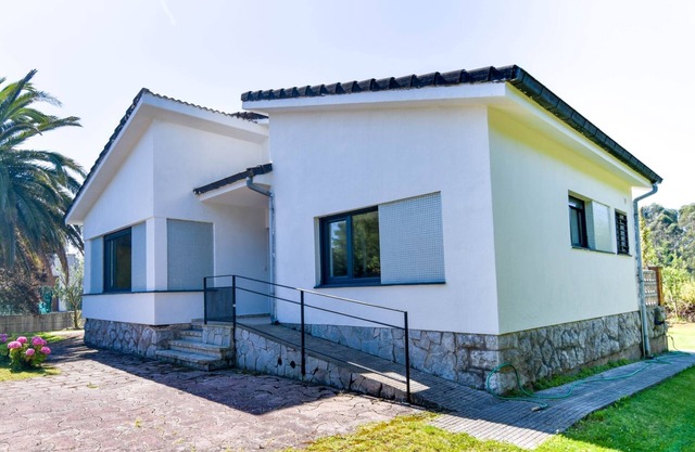 Beautiful house on Berria's beach