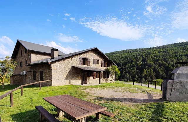 Beautiful house with pool in the Pyrenees. Wi-Fi