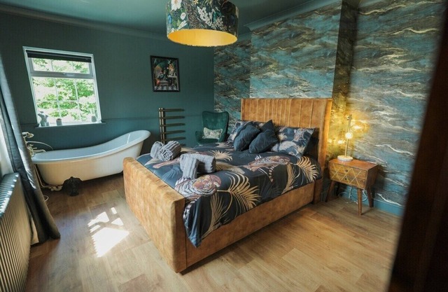Beautiful House with Hot Tub | 11 People | 2 Bars