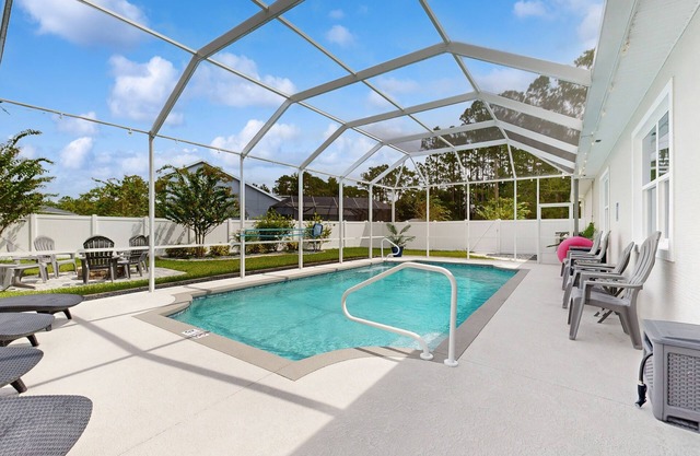 Beautiful house with heated pool, full kitchen, central AC, and washer/dryer