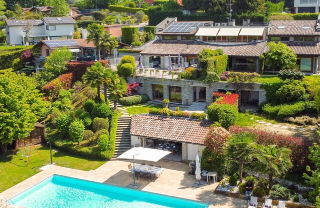 Beautiful villa with A/C, WIFI, private pool, TV, patio, pets allowed and panoramic view
