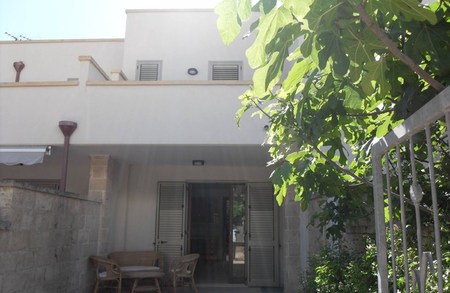 Beautiful villa arranged on 3 floors with sea view within walking distance from Gallipoli.