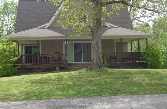Beautiful Kentucky Lake getaway