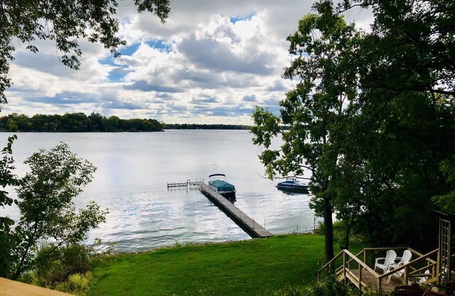 BEAUTIFUL LAKE CABIN with Amazing Views! Only 1 hour from Mpls St.Paul! RELAX