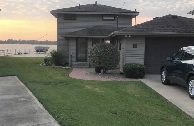 Beautiful Lake Coldwater Home with Panoramic Lake Views, 3 Beds Sleeps 10