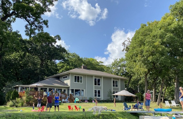 Beautiful, Lake Front Home-Take a Look! FREE kayaks to use.